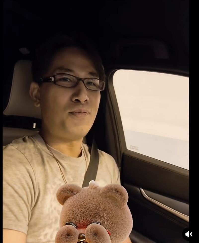 遺孀曬傅子純開車的逗趣舊片。(圖/翻攝自臉書)