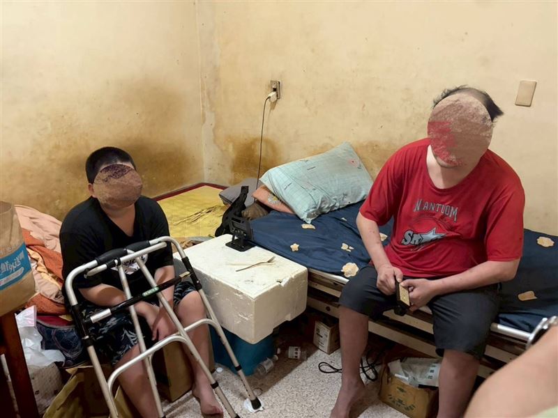 11歲孝子小倫照顧全家太懂事!毒駕毀爸爸阿勇人生,家貧窮苦一度靠剩飯剩菜續命。(圖/翻攝自《愛的延續》公益協會臉書)