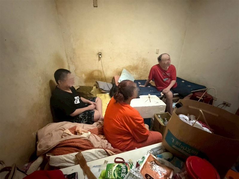 11歲孝子小倫照顧全家太懂事!毒駕毀爸爸阿勇人生,家貧窮苦一度靠剩飯剩菜續命。(圖/翻攝自《愛的延續》公益協會臉書)