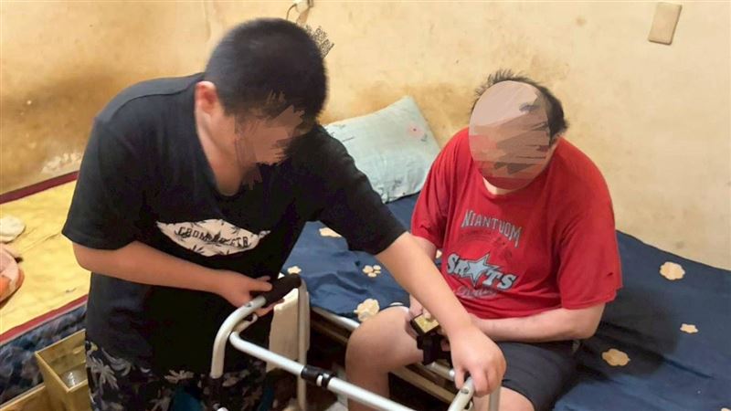 獨家/11歲孝子照顧全家!毒駕毀父人生