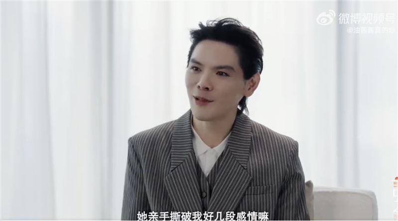 向佐證實向太多次介入他的感情。(圖/翻攝自微博)