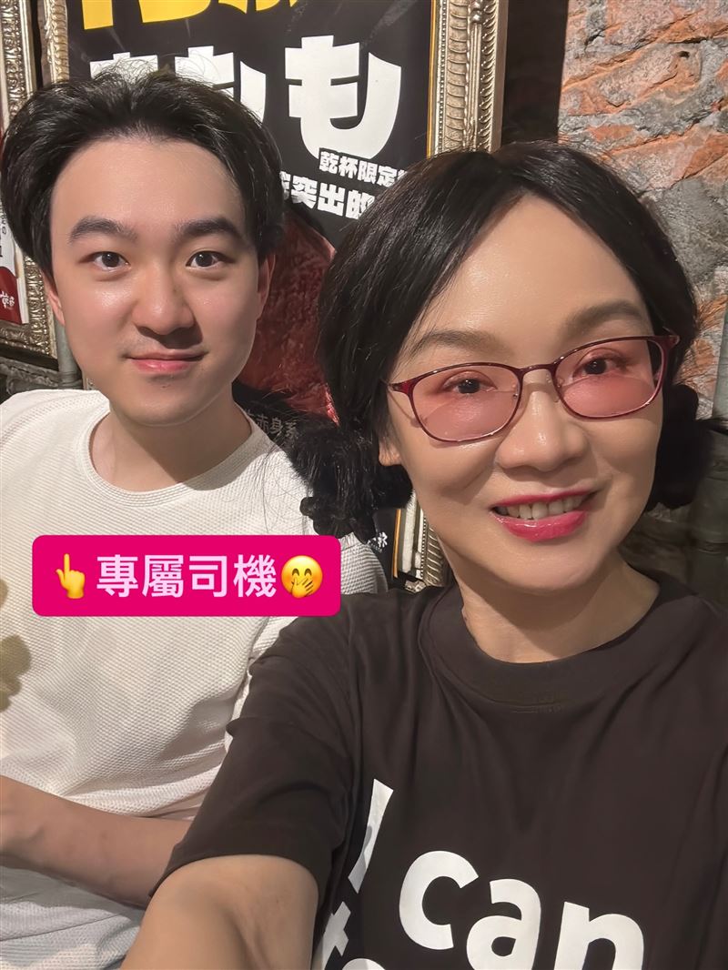 江大成說媽媽徐薇不會干涉他的交友狀況。(圖/翻攝自臉書)
