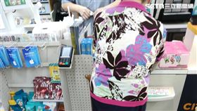 奶奶帶血壓機進店求助，店員不僅幫忙查看問題，還自掏腰包買電池。（圖／Threads @ziwen_hung授權提供，未經同意請勿轉載）