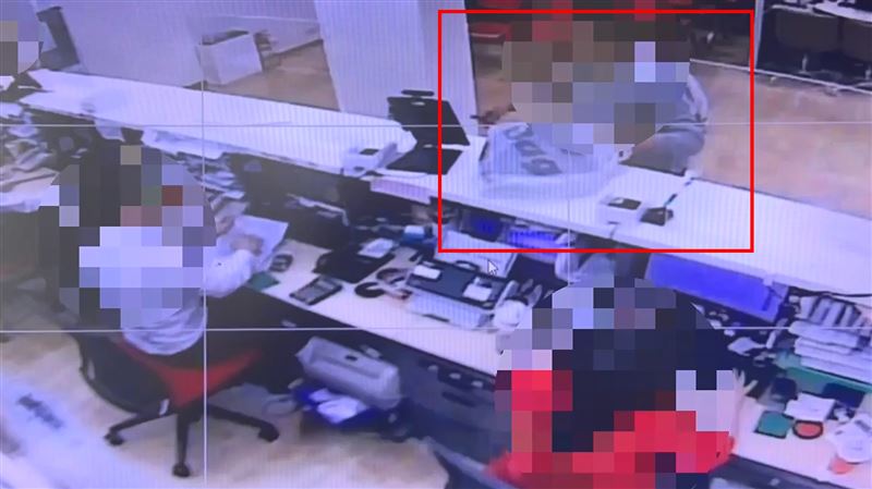強盜慣犯拿剪刀搶銀行 行搶兇悍過程曝光