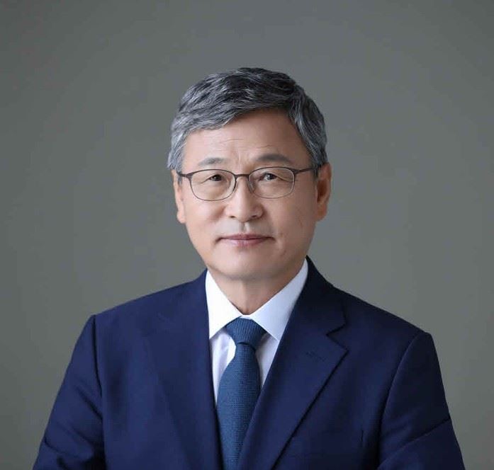 鄭根埴透露,今年將推動「首爾學生心靈健康增進計畫」,並導入5000名同儕輔導員,協助面臨人際困擾的學生。(圖/翻攝自每日經濟)