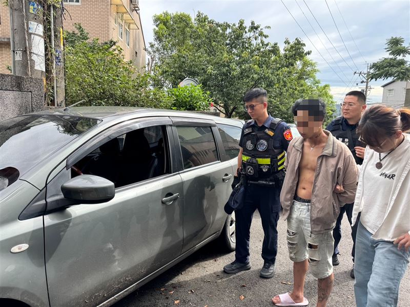 吳男被逮時精神恍惚。(圖/翻攝畫面)