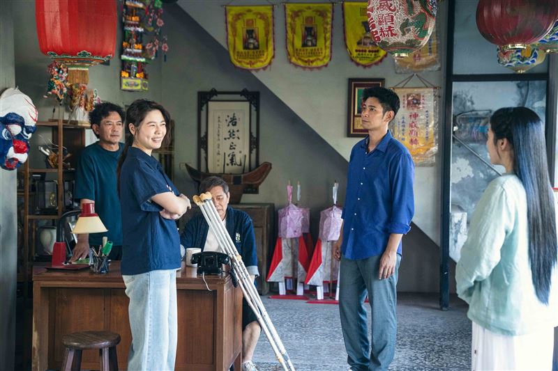 《阿松與阿暖》融合紙藝文化、穿越元素與AI技術。(圖/民視提供)