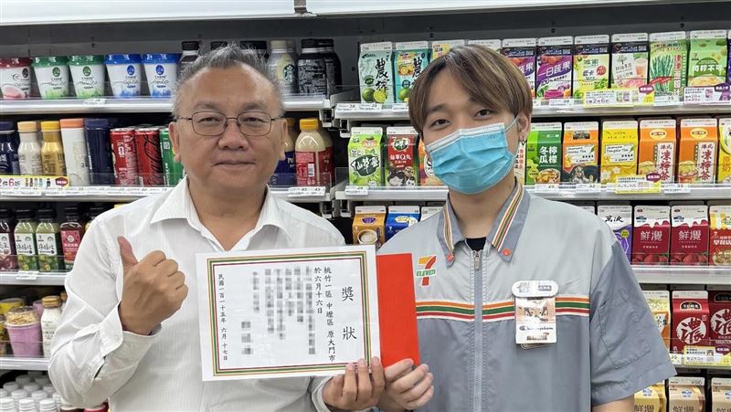 佛店員掏錢幫阿嬤網敲碗加薪 超商出手了