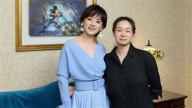 孫儷（左）曬上海迪士尼10年對比照。（取自孫儷微博）
