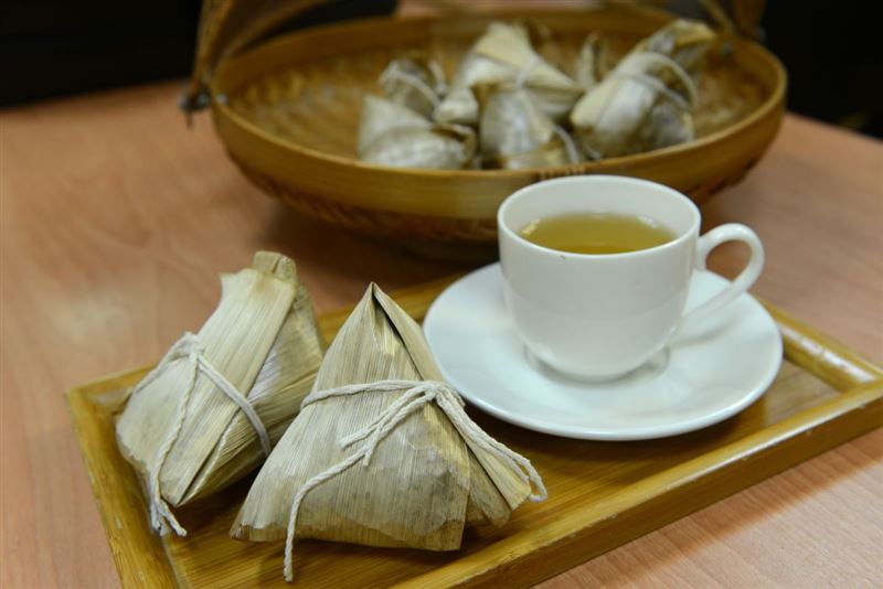 明天(19日)是端午節,不少民眾會包粽子,且拜訪親友聯絡感情。(圖/台北慈濟醫院提供)