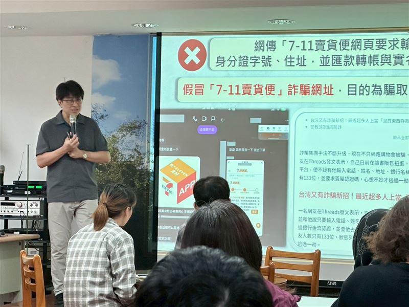 移民署北區事務大隊宜蘭縣服務站,17日邀請宜蘭地方檢察署主任檢察官陳怡龍,向新住民及其家屬,介紹新世代打擊詐欺策略行動綱領2.0。(圖/移民署北區事務大隊宜蘭縣服務站提供)
