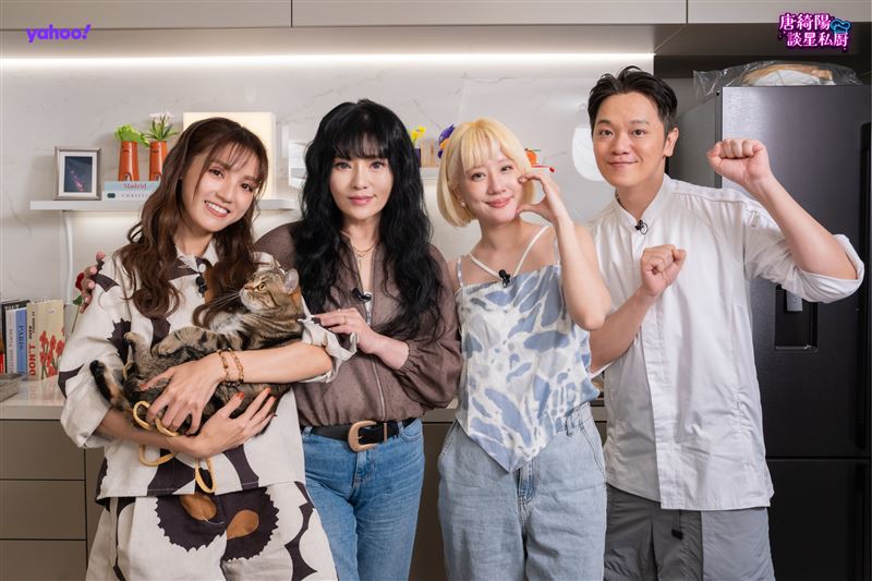 索艾克(右1)坦言自己曾經養過,覺得寵物過世會心太痛。(圖/《Yahoo唐綺陽談星私廚》提供)