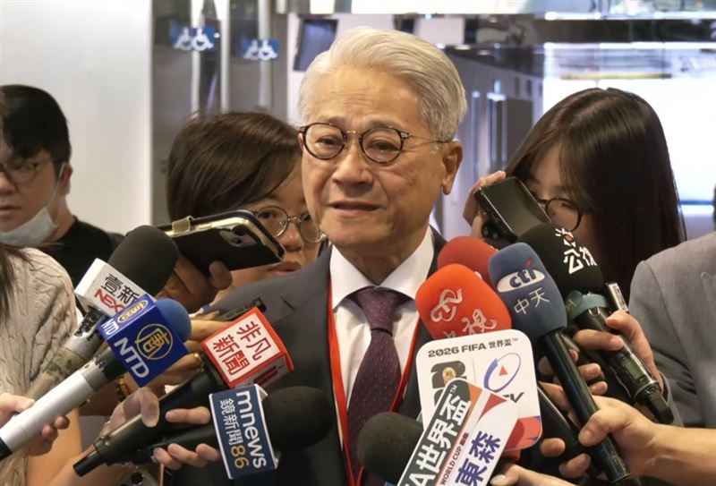 市場關注焦點於今日下午登場的中央銀行第二季理監事會議。對此,對此,工商協進會理事長、台新新光董事長吳東亮表示,目前國內經濟情勢穩定,央行調整利率的機會「應該不大」,但最終仍須尊重央行專業判斷與決策。(圖/三立 iNEWS)