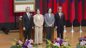 蔡英文、蕭美琴出席「中央研究院第十三任卸任院長、新任院長交接典禮」（圖／翻攝畫面）