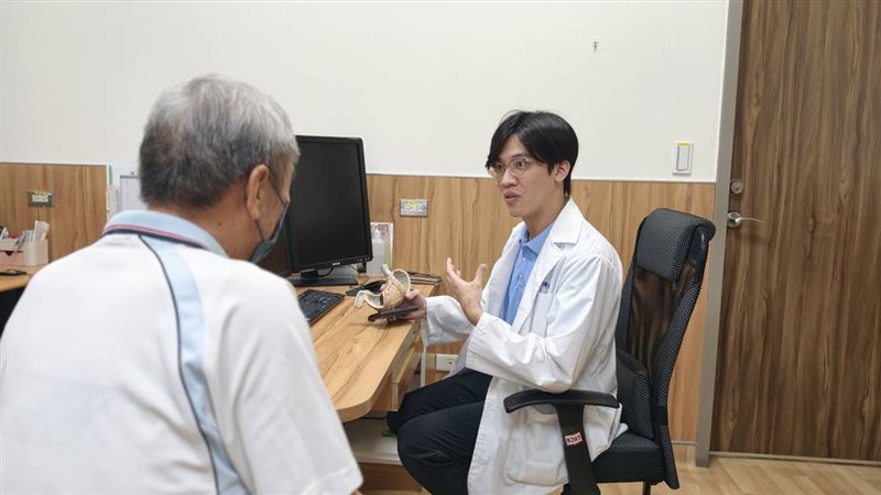 傅重睿醫師表示，糯米黏性較高，消化速度相對較慢，若一次食用過多，容易延長胃排空時間，使胃部壓力增加。（圖／醫健新聞網提供）