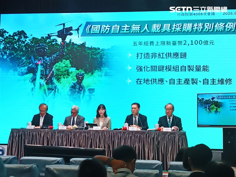 行政院會今天討論通過國防部提出的「國防自主無人載具採購特別條例草案」。（圖／記者盧素梅攝影）