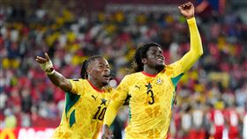 伊連基（Caleb Yirenkyi）補時階段踢進致勝球。（圖／美聯社／達志影像）