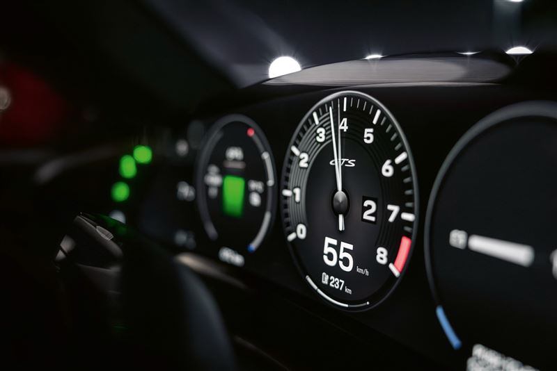 新增全新選配的「Porsche eShift虛擬變速系統」。(圖/Porsche提供)
