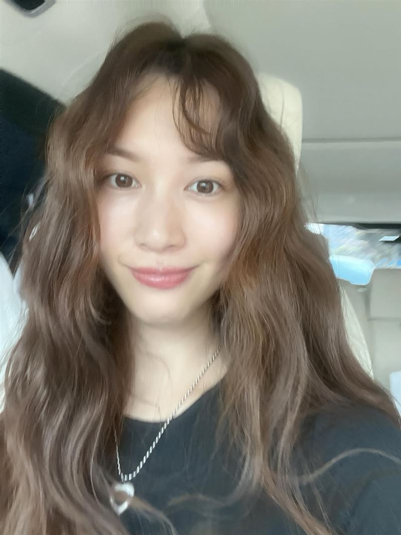 南宮珉娶了小12歲的模特兒妻子秦雅凜,如今她公布懷孕好消息。(圖/翻攝自IG @jin_areum)