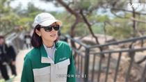朴信惠挺孕肚爬山跪姿起身超狂　網全跪了