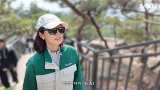 朴信惠挺孕肚爬山跪姿起身超狂　網全跪了
