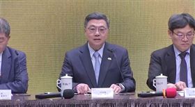 行政院長卓榮泰今（18）日出席行政院「中央毒防作為說明記者會」。(圖/翻攝畫面)