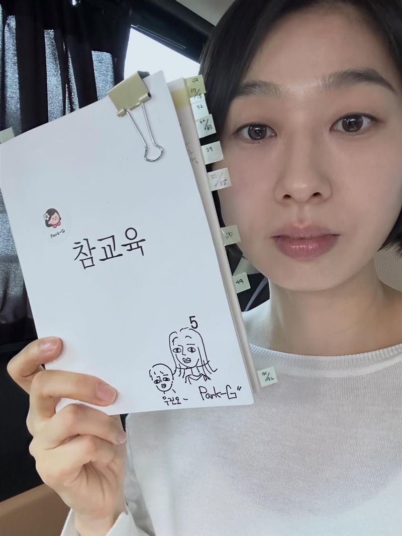飾演該角的韓國演員朴智妍,憑藉精湛演技成功掀起討論熱潮,人氣也跟著水漲船高。(圖/翻攝自IG @parkg)