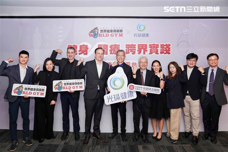 世界健身-KY與光璨健康管理，於6月15日正式完成合作簽署，光田綜合醫院作為策略夥伴亦受邀出席簽約儀式，共同見證這項跨域合作里程碑。(圖/翻攝畫面)