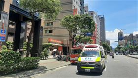 新北大樓地下室洗泳池　3工人吸廢氣送醫新北市板橋區文化路一棟大樓18日清洗地下室游泳池，3名工人疑似因通風不良吸入廢氣致身體不適送醫。（翻攝照片）中央社記者曹亞沿傳真　115年6月18日