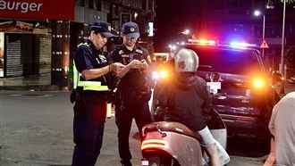 男無照騎車欠20萬　獄中36萬保管金被扣押