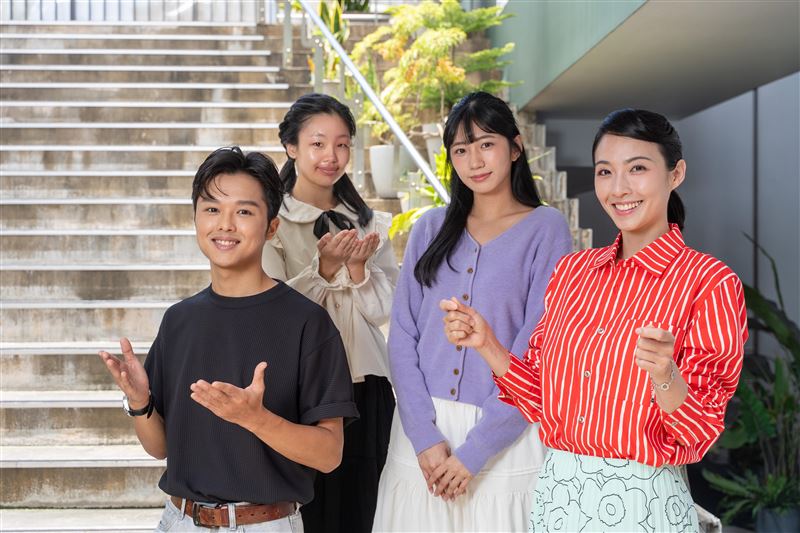 (左起)陳鼎中、林靖茜、許紫柔、黃湘婷出席大愛劇《他的靈魂與他的書店》媒體茶敘。(圖/大愛提供)