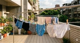 晾衣服,內褲。（圖／AI製圖）