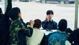 近期Netflix漫改韓劇《鐵拳教育》爆紅，雙週蟬聯Netflix全球非英語影集冠軍。（翻攝自Netflix官方臉書）