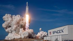 SpaceX史詩級IPO引爆散戶搶購狂潮，但幣圈人士警告，股價劇烈回檔定會發生，而且跌幅恐上看80%，並預言高達90%散戶年底前將被機構割韭菜，哭著離場。（圖／翻攝自SpaceX網站） 