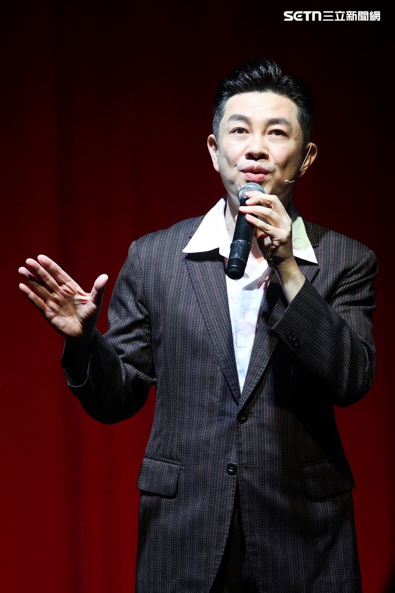 李明川笑說自己上一次演舞台劇是30年前的大學時期。(圖/記者田俊彥攝影)