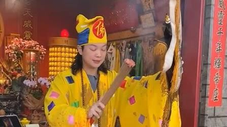 濟顛禪師恐嚇法官!吳靜怡揭洗腦小草套路