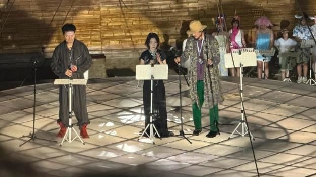 三金影后演舞台劇看提詞機 觀眾暴怒退票