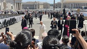 台灣弦樂團梵蒂岡演出，教宗良十四世（Pope Leo XIV）公開接見，還邀請加碼演奏（圖／翻攝自駐教廷大使館臉書）