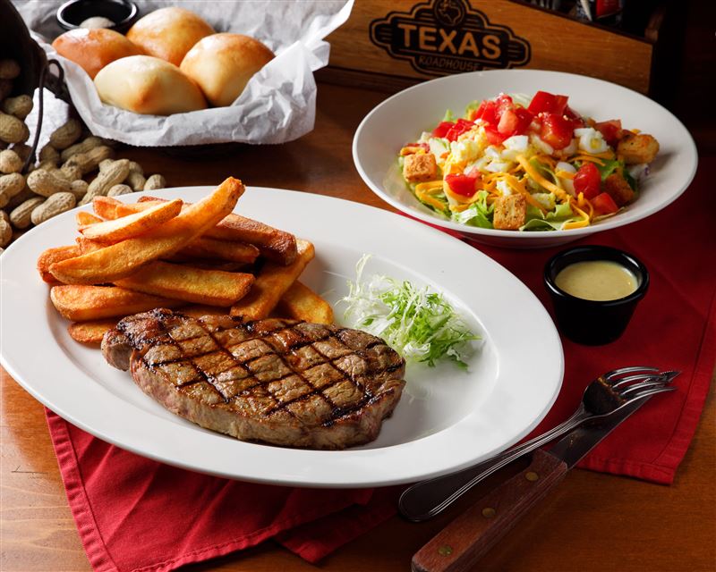 Texas Roadhouse 10盎司肋眼千元有找。(圖/開展餐飲集團提供)