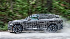 新世代BMW X5偽裝車。（圖／翻攝BMW網站）