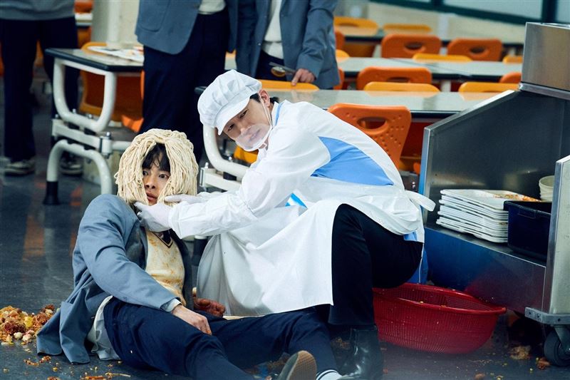 李昇規劇中的「泡麵頭」相當經典。(圖/Netflix提供)