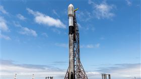 上市以來一路瘋漲的SpaceX，近兩日卻股價急轉狂跌20%！此前財信董事長謝金河才發文維護馬斯克，當時就引來台灣網友調侃「東方神秘力量挑戰世界首富馬投顧」、「火箭要爆炸了」。（圖／翻攝自X平台 @SpaceX）