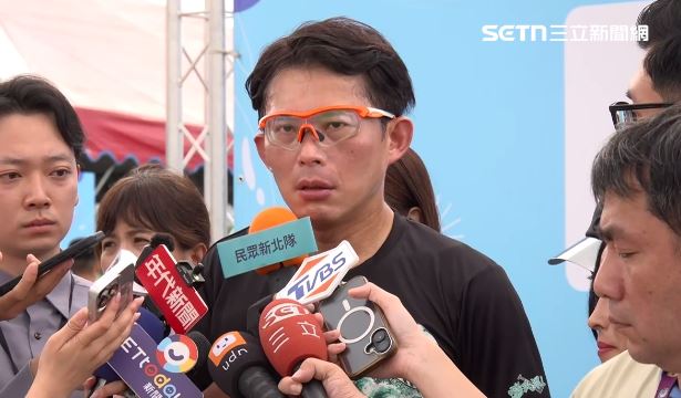 黃國昌今天出席新北市議長盃第十六屆龍舟錦標賽,接受媒體聯訪(圖/翻攝畫面)