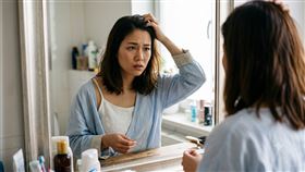 落髮,禿頭,掉髮,頭皮,煩惱。（圖／AI製圖）