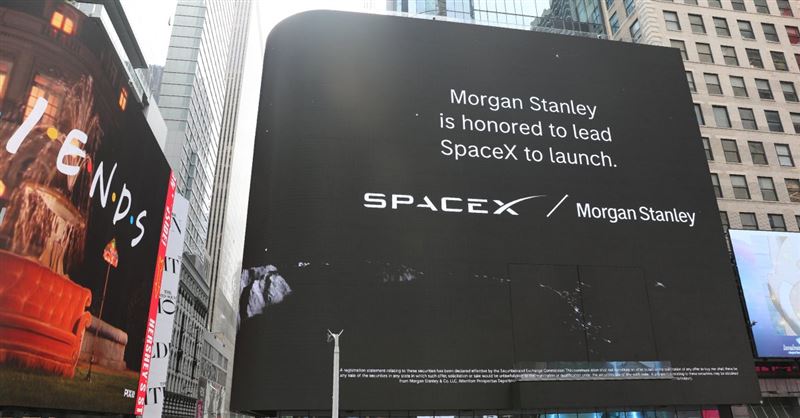 SpaceX才剛完成史詩級的IPO,成功募資860億美元,又打算最下週發債200億美元,償還過渡貸款。包括摩根士丹利等五家投行債主,也負責承銷此次債券。(圖/翻攝自X平台 @MorganStanley)