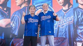 統一獅邀請西武獅2大傳奇潮崎哲也（左）、渡邊久信（右）（圖／統一獅提供） 
