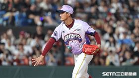 中職37年例行賽，樂天桃猿換上余德龍吃局數。（圖／記者劉彥池攝影）