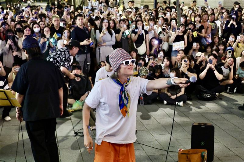 現場粉絲全都嗨翻了。(圖/讀者提供)
