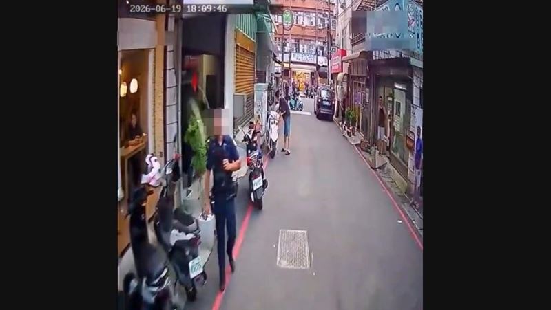 母子+男友爆打2鄰居!他衝回屋開瓦斯點火