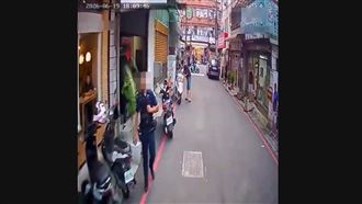母子+男友爆打2鄰居！他衝回屋開瓦斯點火